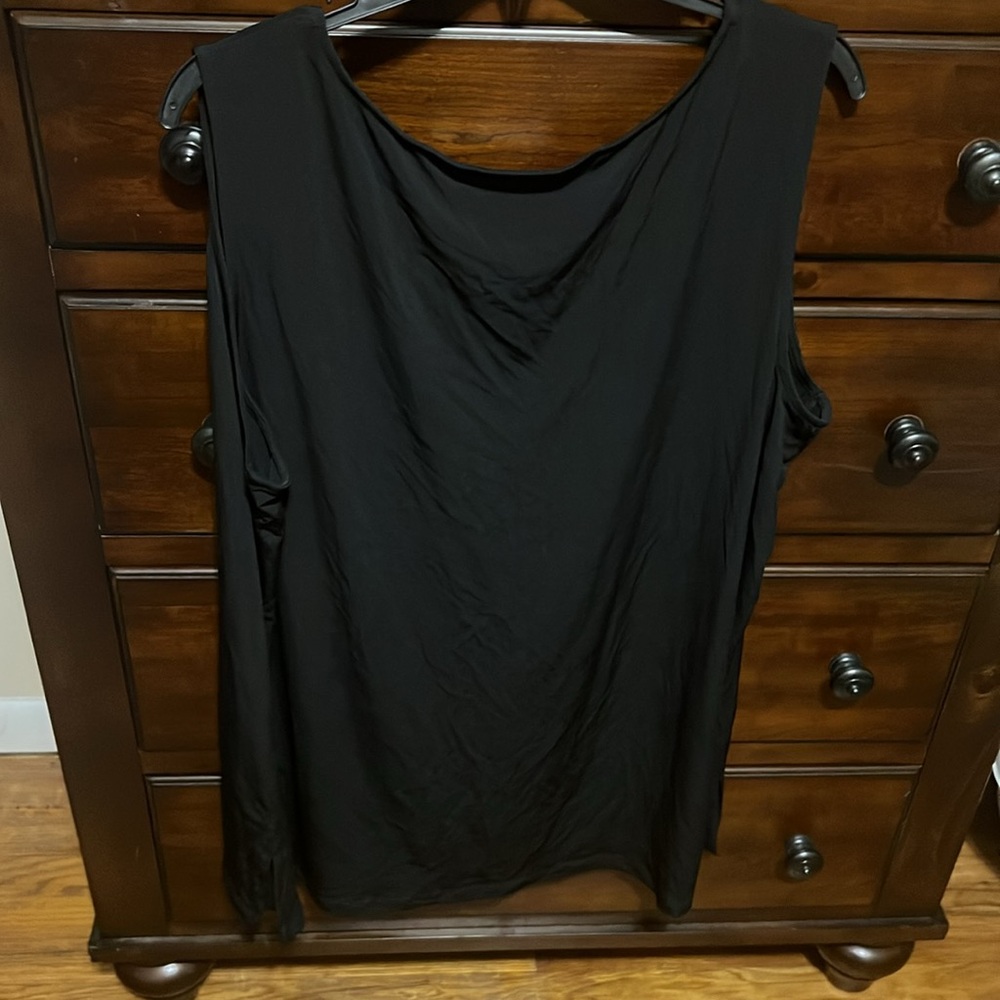 A woman blouse - Picture 2 of 5
